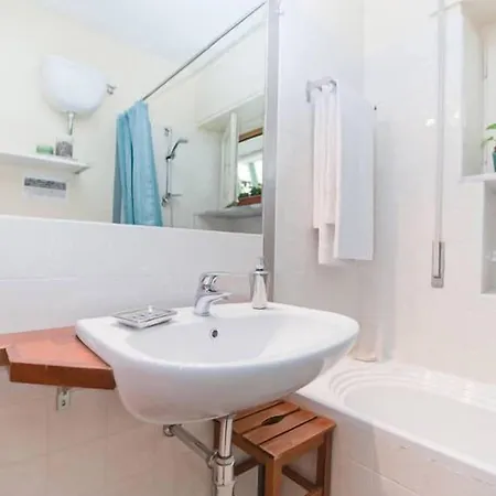 Rent Vesuvio شقة سيركولا
